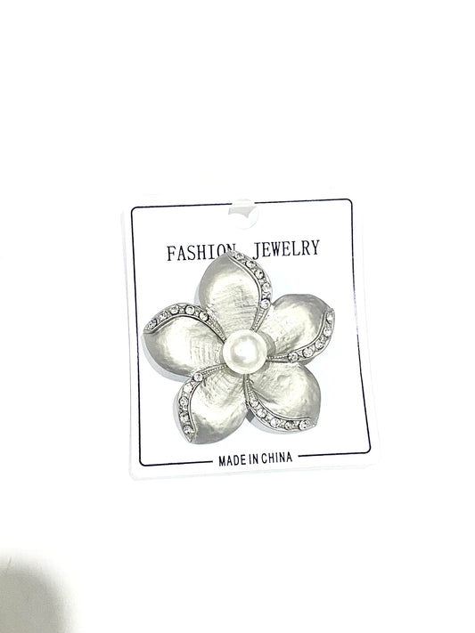 Flower brooch with White Pearl and Stones
