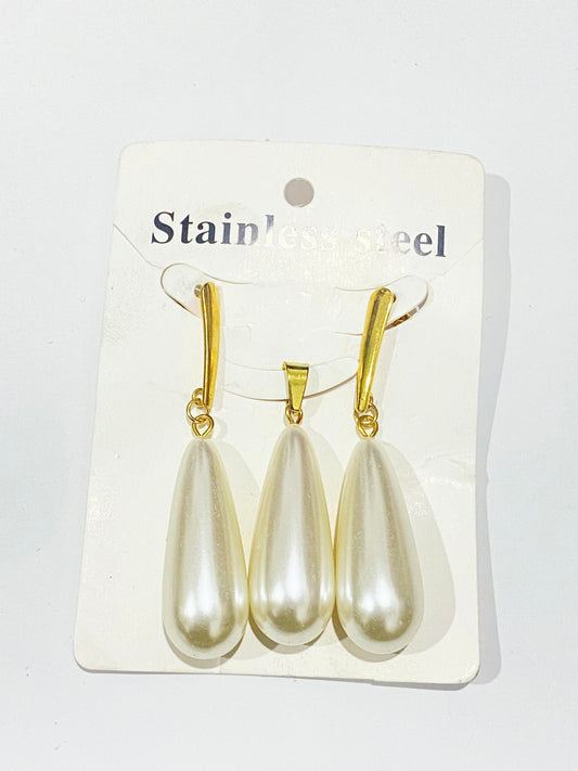Pearl Earrings and Pendant Set