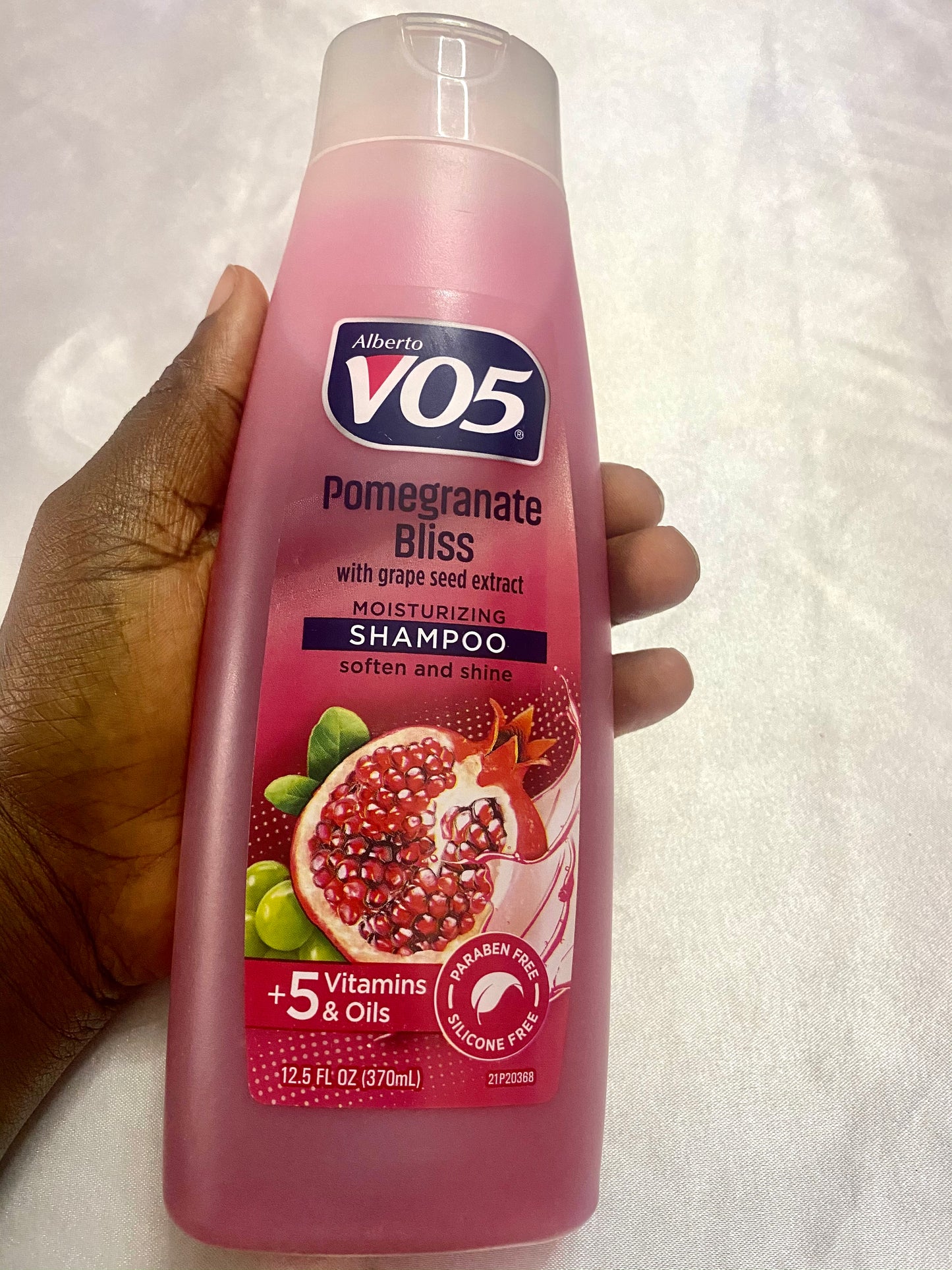 V05 Moisturising Shampoo with Pomegranate Bliss