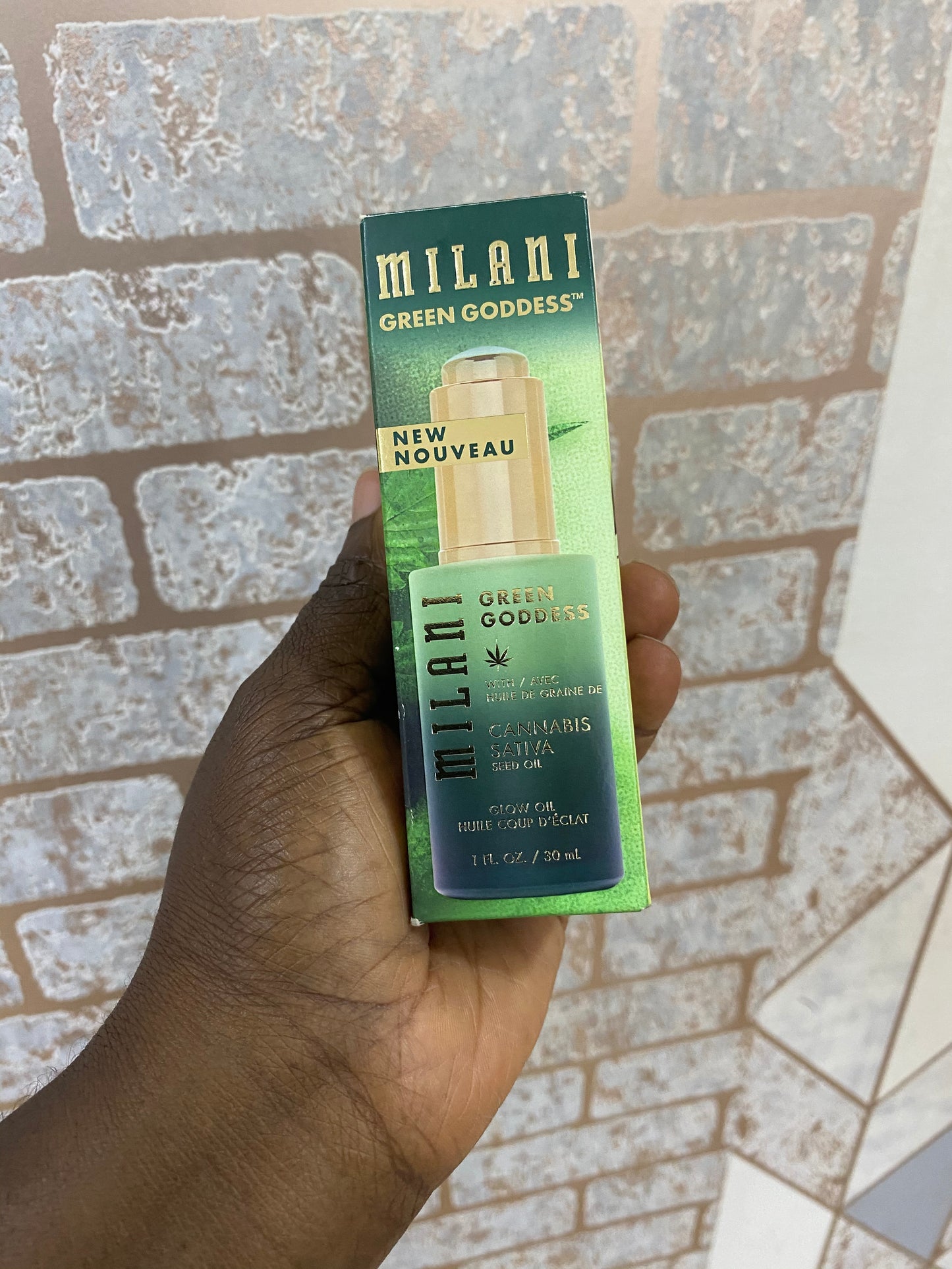 Milani Green Goddess Glow oil